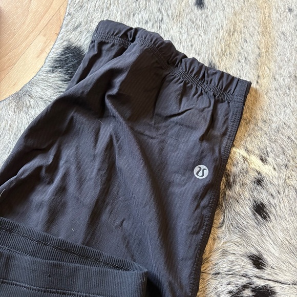LULULEMON Dance Studio Crop Unlined Black Pants‎ Women's Size 8 - Picture 3 of 7